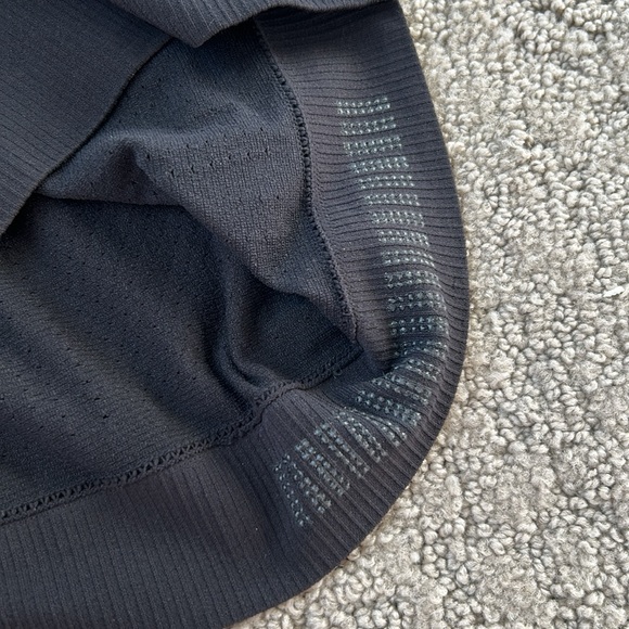 Athleta In Motion Seamless Top Workout Athletic Active Gym Tee Black SZ XS NWT - Picture 14 of 14